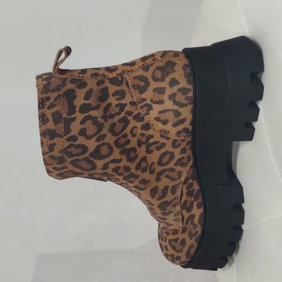 Leather Gianni Bini Black Chunky lug soles platform Boots Zip Shoes Leopard NEW - Picture 6 of 7